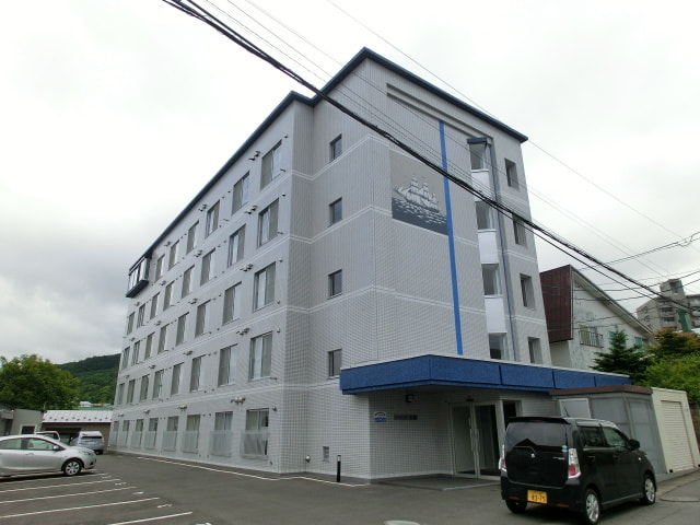 小樽市の５階建てマンション外観
