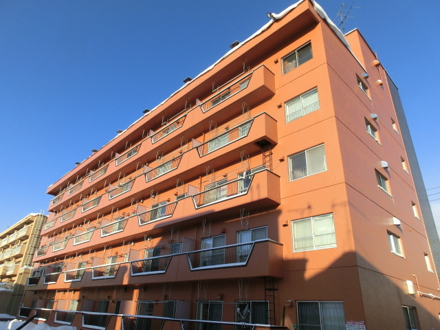 札幌市厚別区の５階建てマンション外観