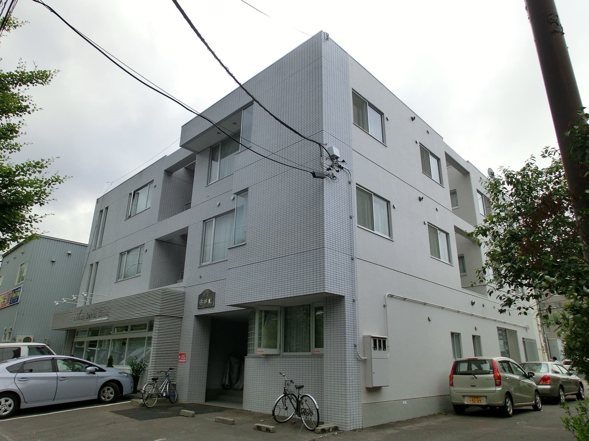札幌市白石区３階建てマンション外観