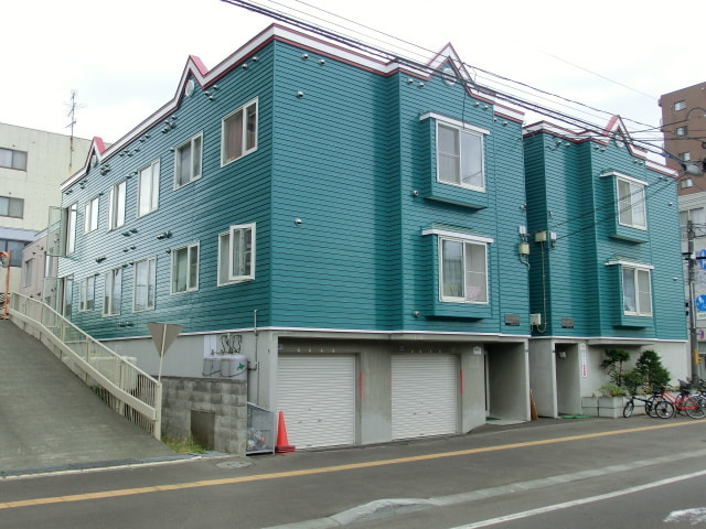札幌市東区の２階建てアパート外観