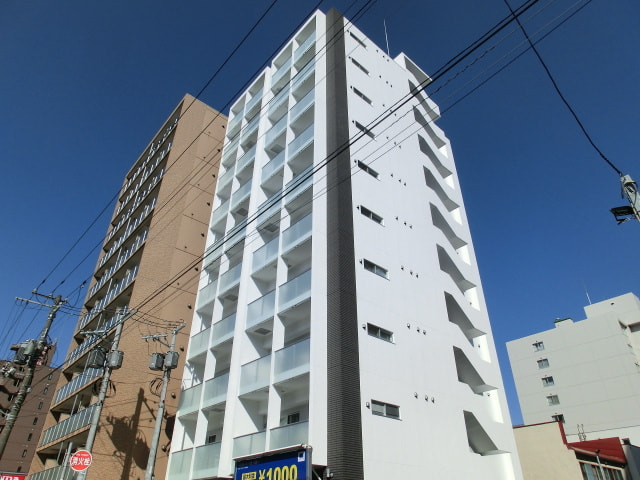 塗装工事を行った１０階建て新築マンションの外観